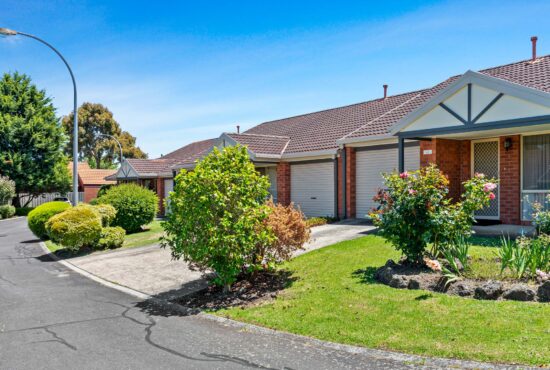 Senior Housing Melbourne - Discover independent living in Melbourne with affordable retirement apartments and aged care options. Learn more about Barrina Gardens and our retirement villages.