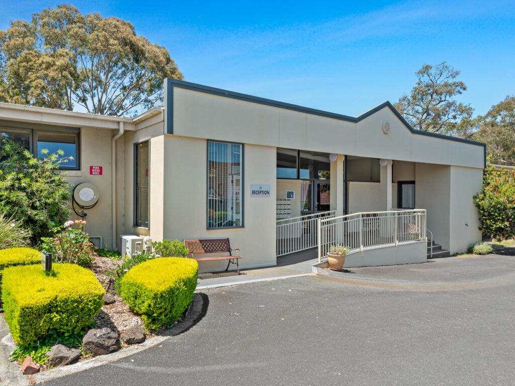 Uniting Retirement Villages - Discover senior comfortable living options in Melbourne. Explore Uniting retirement villages and lifestyle communities for your parents at Barrina Gardens.