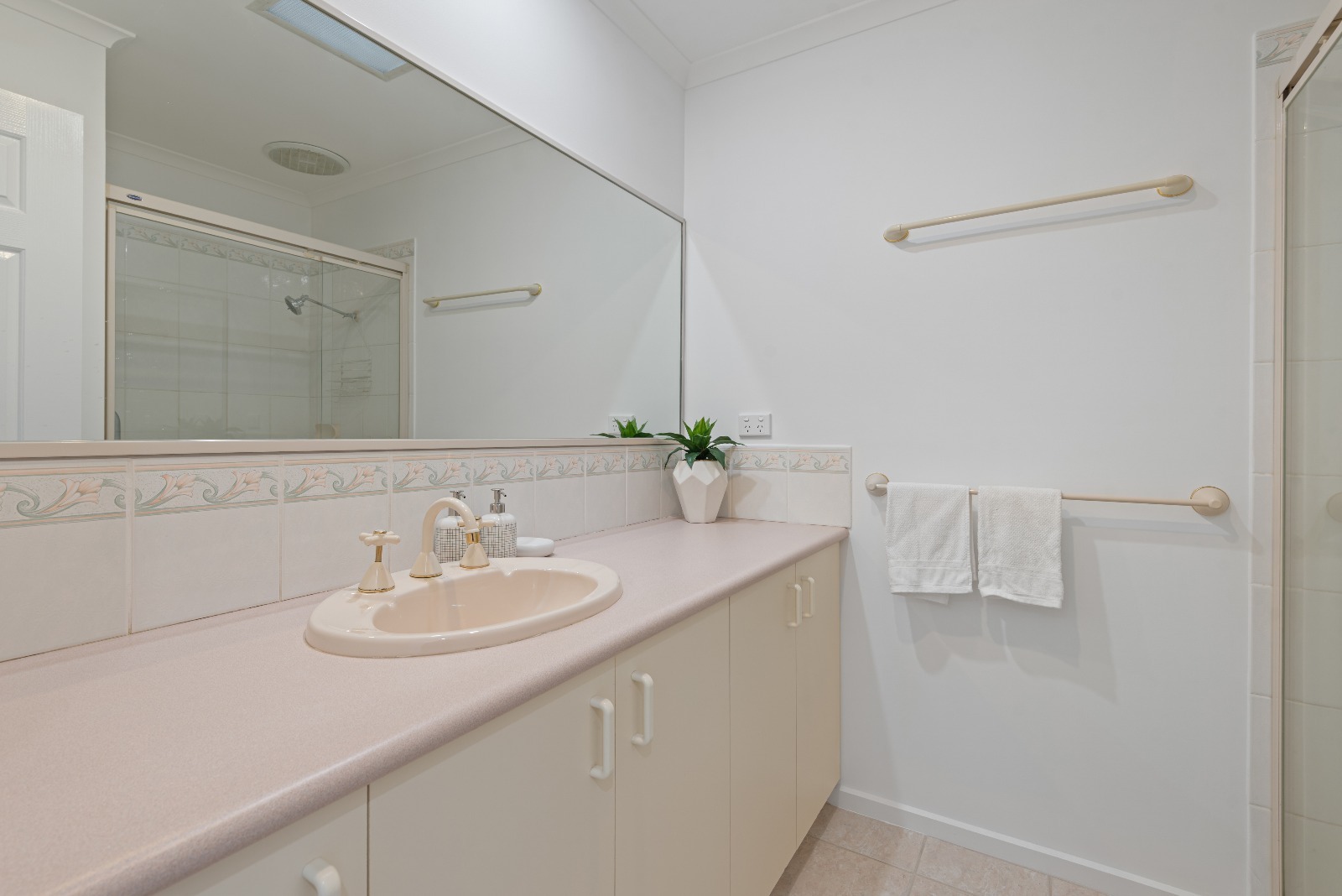 Large Bathroom 2 Bedroom Retirement Living